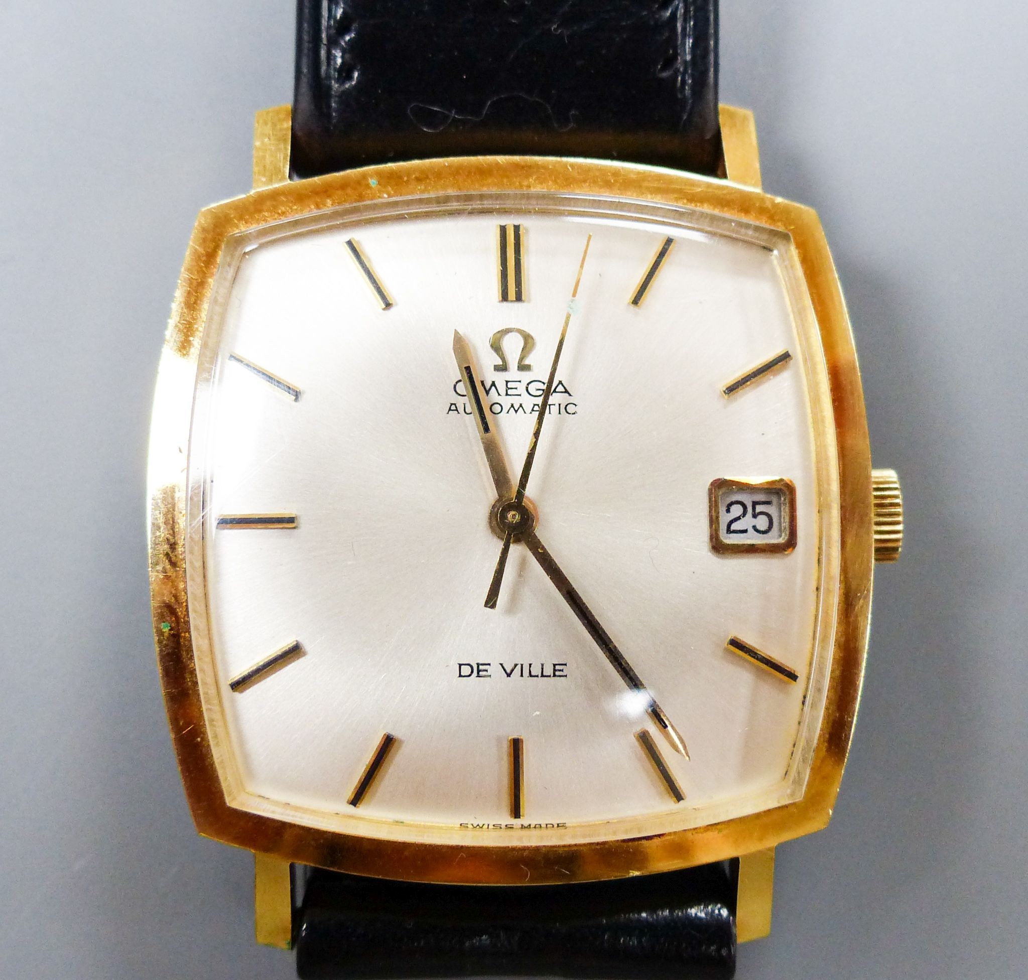 A gentleman's 1960's 18ct gold Omega De Ville automatic wrist watch, movement c.565, on Omega strap, case diameter 33mm, gross weight 40.6 grams